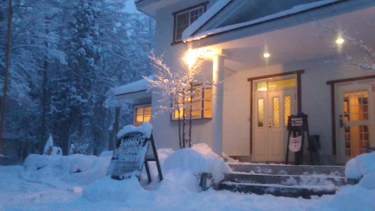 Sunny Side Hut Bed and Breakfast Χακούμπα Εξωτερικό φωτογραφία
